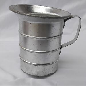 Vintage Wear-Ever Aluminum Measuring 4 Cup Pitcher - Silver